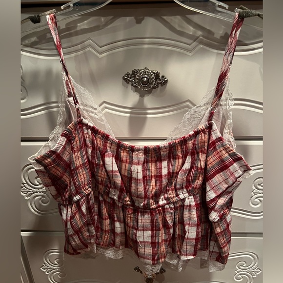 Red Plaid Cropped Tank Top - Picture 3 of 3